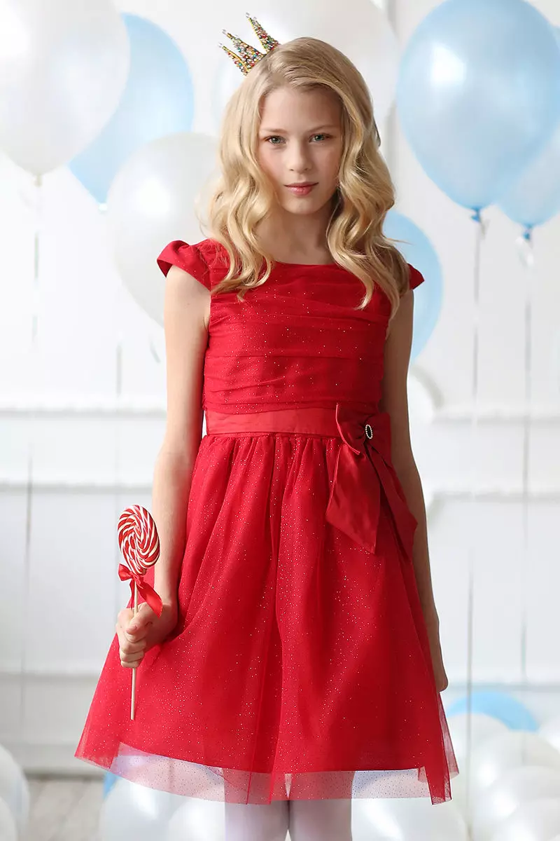 Елегантна хаљина за девојку црвеном бојом