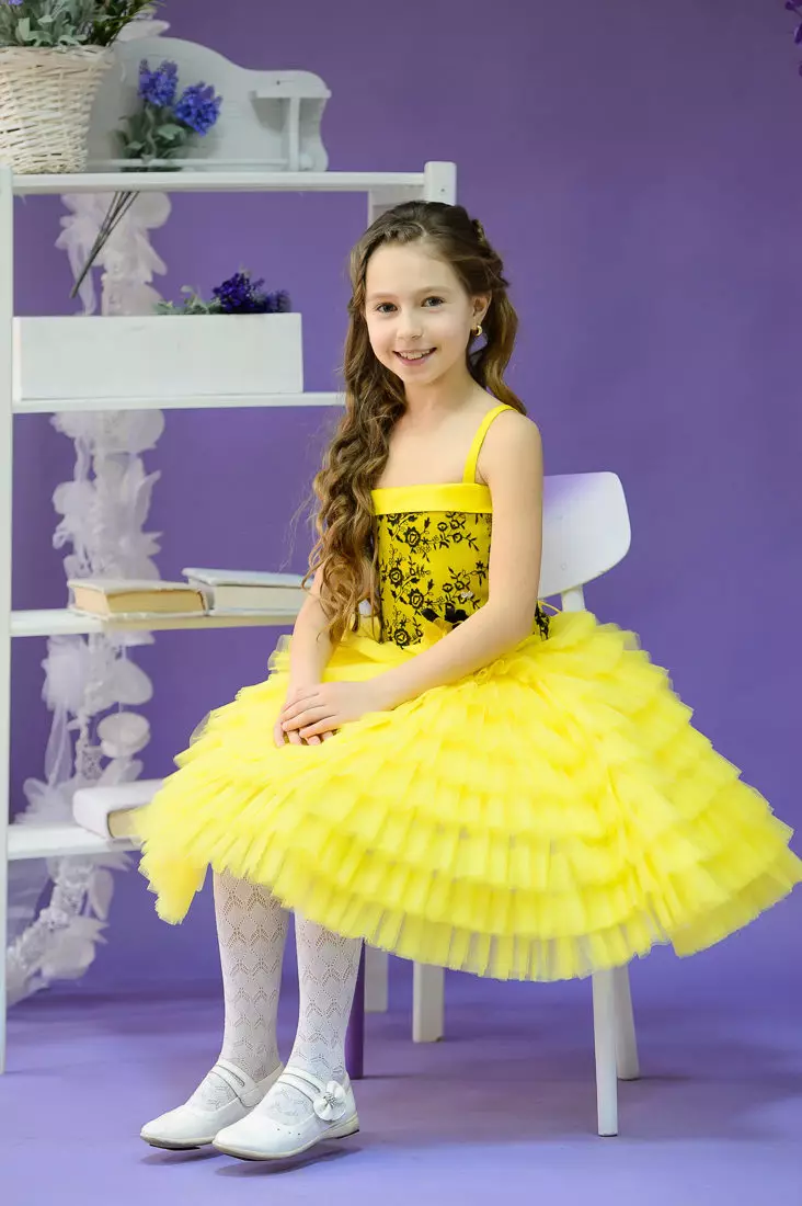 Elegantne kleit tüdrukutele kollase lopsakas