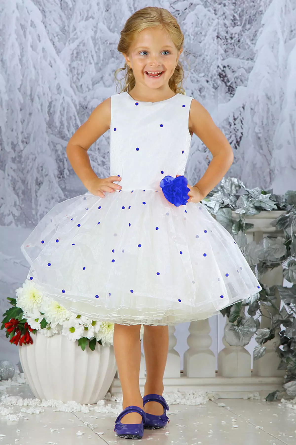 שמלה אלגנטית עבור הנערה 4-5 שנים