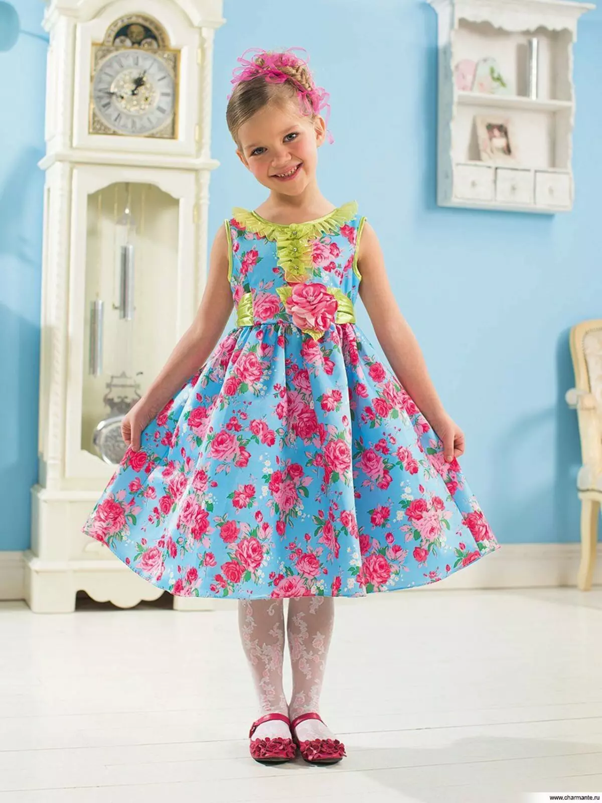 Летен фустан за девојка во цвет