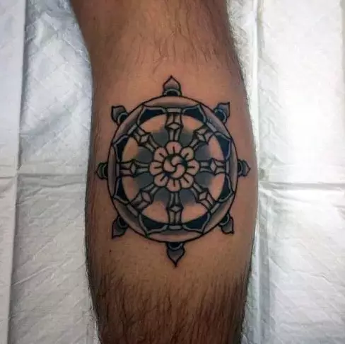 Tattoo „Sansary kotača” (32 fotografija): tetovaža vrijednost s Sansary znak, pregled skica i stilova tetovaža kruga ponovnog rađanja za muškarce 13710_10