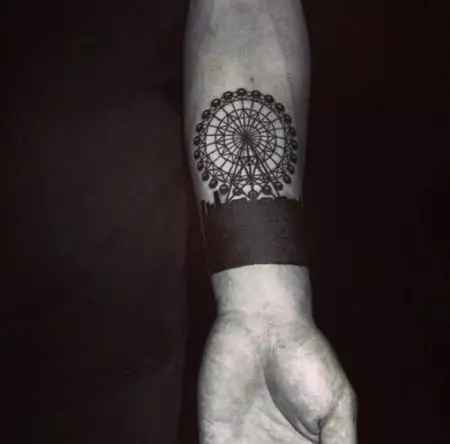 Tattoo „Sansary kotača” (32 fotografija): tetovaža vrijednost s Sansary znak, pregled skica i stilova tetovaža kruga ponovnog rađanja za muškarce 13710_13