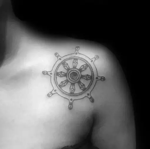Tattoo „Sansary kotača” (32 fotografija): tetovaža vrijednost s Sansary znak, pregled skica i stilova tetovaža kruga ponovnog rađanja za muškarce 13710_17