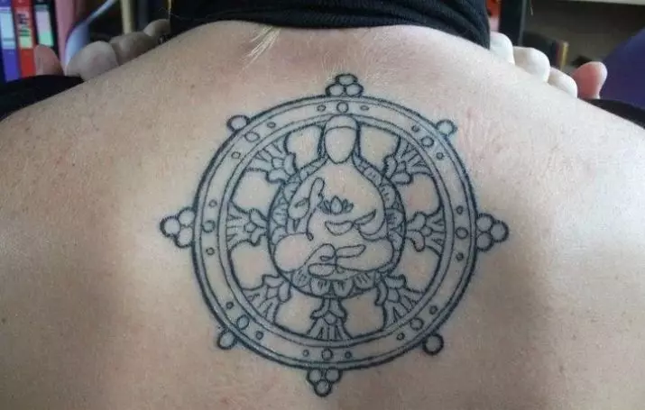 Tattoo „Sansary kotača” (32 fotografija): tetovaža vrijednost s Sansary znak, pregled skica i stilova tetovaža kruga ponovnog rađanja za muškarce 13710_31