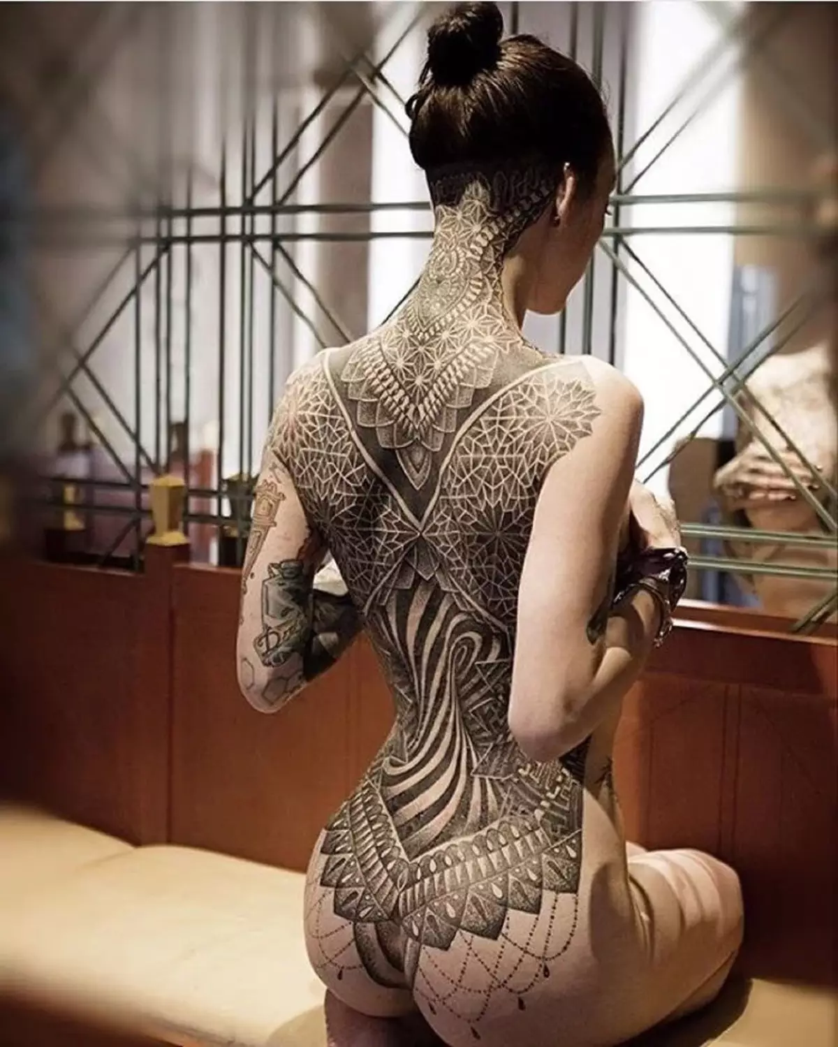Μεγάλο τατουάζ: Σκίτσα των μεγαλύτερων τατουάζ. Τεράστιο μαύρο τατουάζ και άλλα σχέδια 13727_18