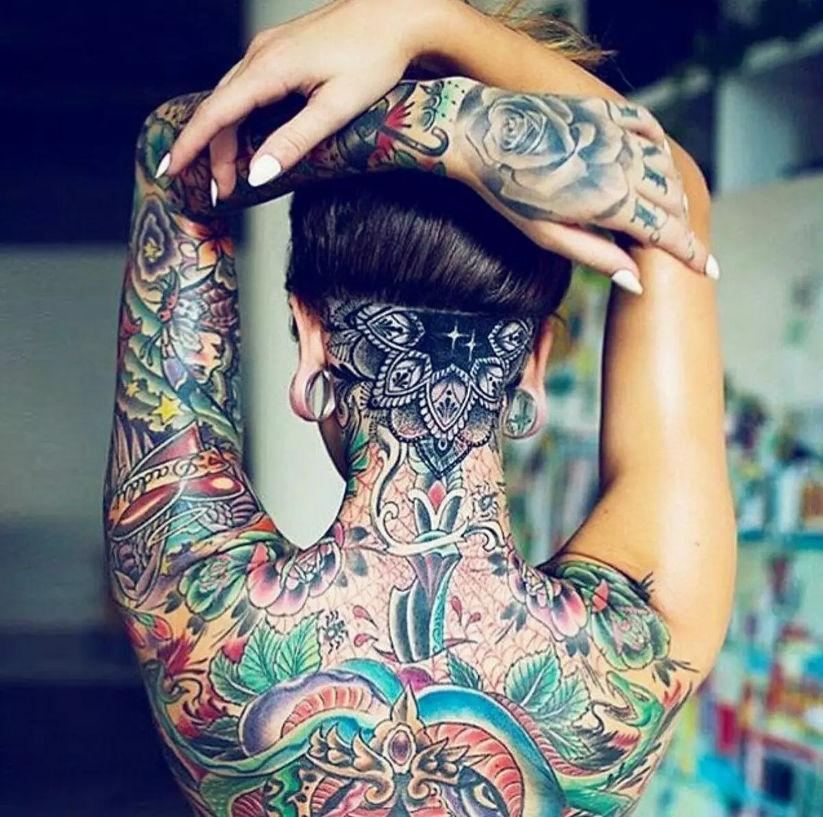 Grutte Tattoo: sketsen fan 'e grutste tatoeaazjes. Enorme swarte tatoet en oare tekeningen 13727_2