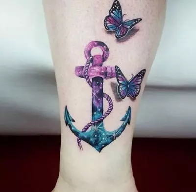 Tatuaje con mariposas (74 fotos): el valor de los tatuajes y ejemplos de bocetos, tatuaje a mano y en el pie, en la parte inferior de la espalda y en la parte posterior, en el cuello y en otras áreas, pequeño y grande tatuaje 13730_12