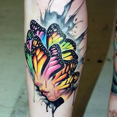 Tatuagem com borboletas (74 fotos): o valor das tatuagens e exemplos de esboços, tatuagem na mão e no pé, na parte inferior das costas e nas costas, no pescoço e em outras áreas, pequena e grande tatuagem 13730_33
