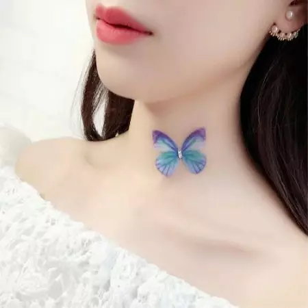 Tattoo Butterflies (74 Valokuvat): Tattooksen arvo ja esimerkkejä luonnoksista, tatuoinnista kädessä ja jalkaa, alaselän ja takana, kaulassa ja muilla alueilla, pieni ja suuri tatuointi 13730_42