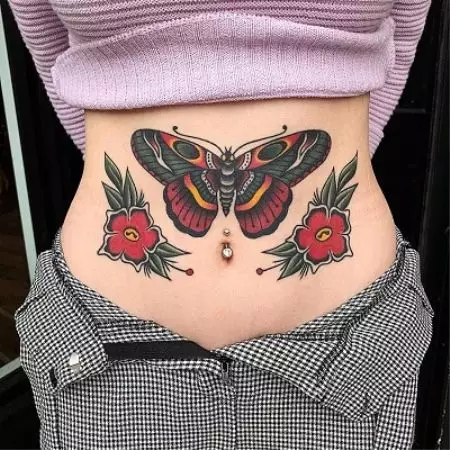 Tattoo cu fluturi (74 fotografii): Valoarea tatuajelor și exemple de schițe, tatuaj la îndemână și pe picior, pe partea inferioară și pe spate, pe gât și în alte zone, tatuaj mic și mare 13730_54
