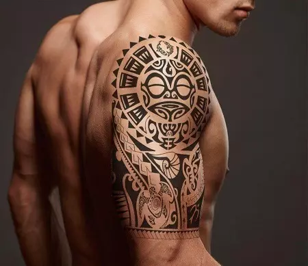 Goiko tatuajea (46 argazki): Emakumeentzako tatuaje freskoenak eta gizonezkoentzako tatuaje aldapatsuenak, irudien zirriborroak 13735_32