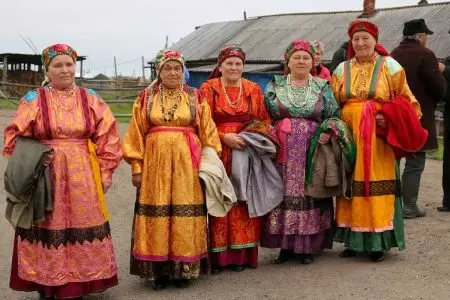 राष्ट्रीय कोमी सूट (31 तस्वीरें): पारंपरिक परम पोशाक, इतिहास और विवरण 1373_2