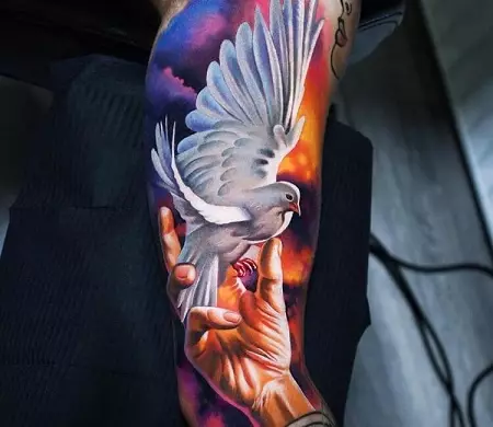 Tattoo ერთად ფრინველები (76 ფოტო): ღირებულება და ესკიზები. Tattoos კისრის და clavicle გოგონების, მკერდზე და shoulders, უკან და ფეხი, შოველ და სხვა ნაწილების სხეულის 13741_19