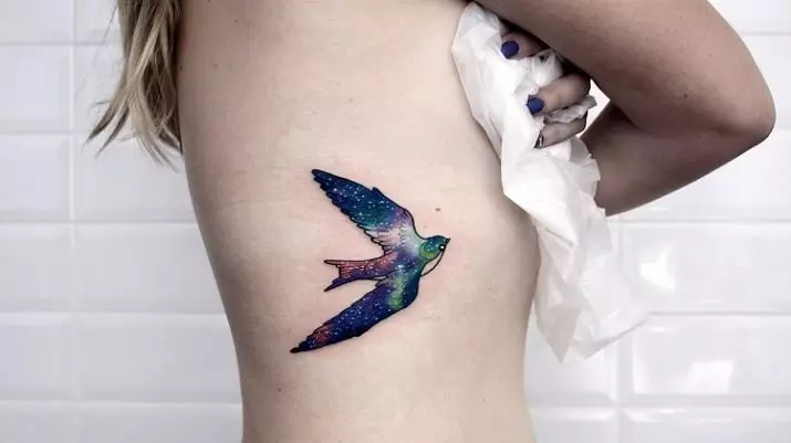 Tattoo me zogjtë (76 foto): Vlera dhe skica. Tatuazhe në qafë dhe në klavikulën e vajzave, në gjoks dhe mbi supet, në pjesën e prapme dhe këmbën, në lopatë dhe në pjesë të tjera të trupit 13741_2