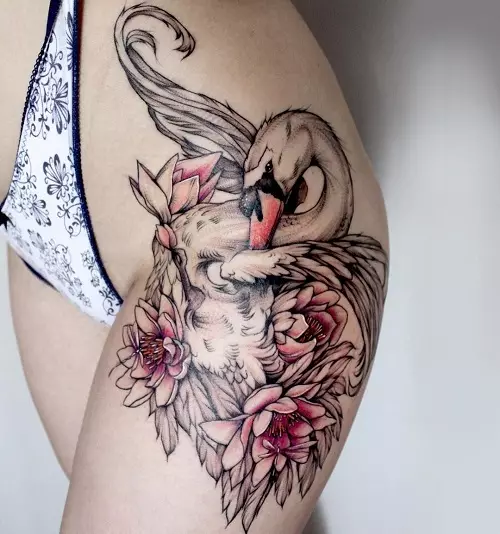 Tattoo ერთად ფრინველები (76 ფოტო): ღირებულება და ესკიზები. Tattoos კისრის და clavicle გოგონების, მკერდზე და shoulders, უკან და ფეხი, შოველ და სხვა ნაწილების სხეულის 13741_30