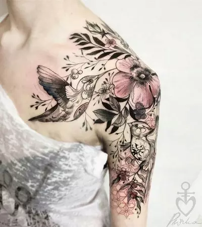 Tattoo ar putniem (76 fotogrāfijas): vērtība un skices. Tetovējumi uz kakla un meiteņu klaviera, uz krūtīm un uz pleciem, uz muguras un kājas, uz lāpstas un uz citām ķermeņa daļām 13741_45