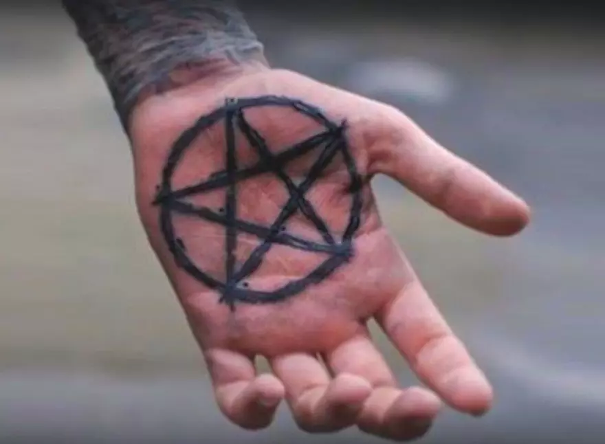 魔术纹身：纹身论神秘主义的素描及其含义。妇女手中的神秘符号和其他选择 13752_18