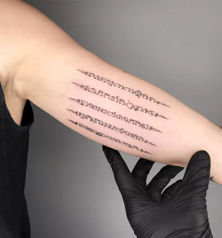 Tatuaje magikoak: mistizismoaren inguruko tatuajeen zirriborroak eta haien esanahia. Ikur mistikoak emakumeen eta beste aukera batzuen esku 13752_2