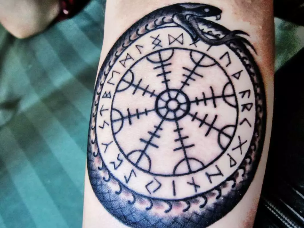 魔术纹身：纹身论神秘主义的素描及其含义。妇女手中的神秘符号和其他选择 13752_20