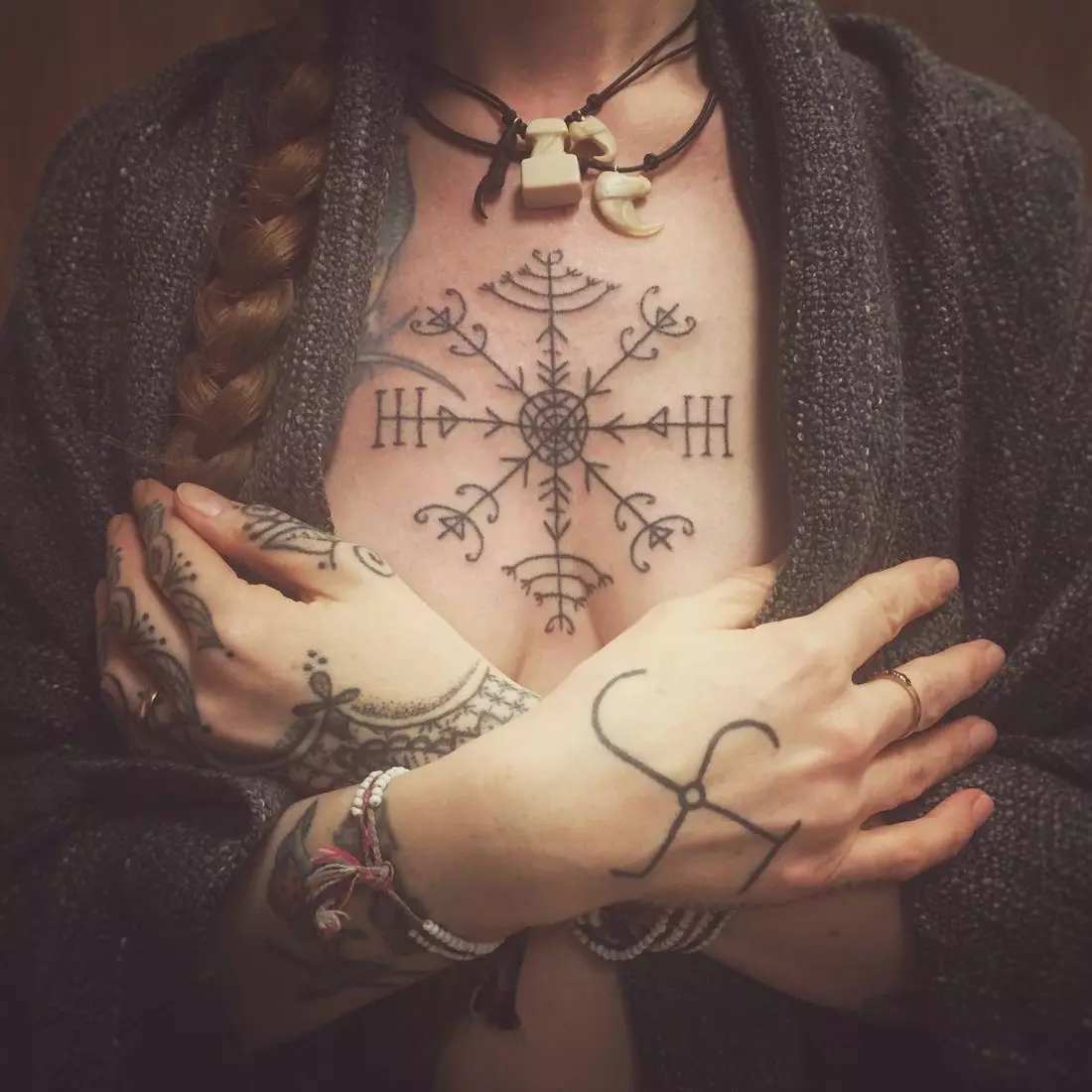 魔術紋身：紋身論神秘主義的素描及其含義。婦女手中的神秘符號和其他選擇 13752_9