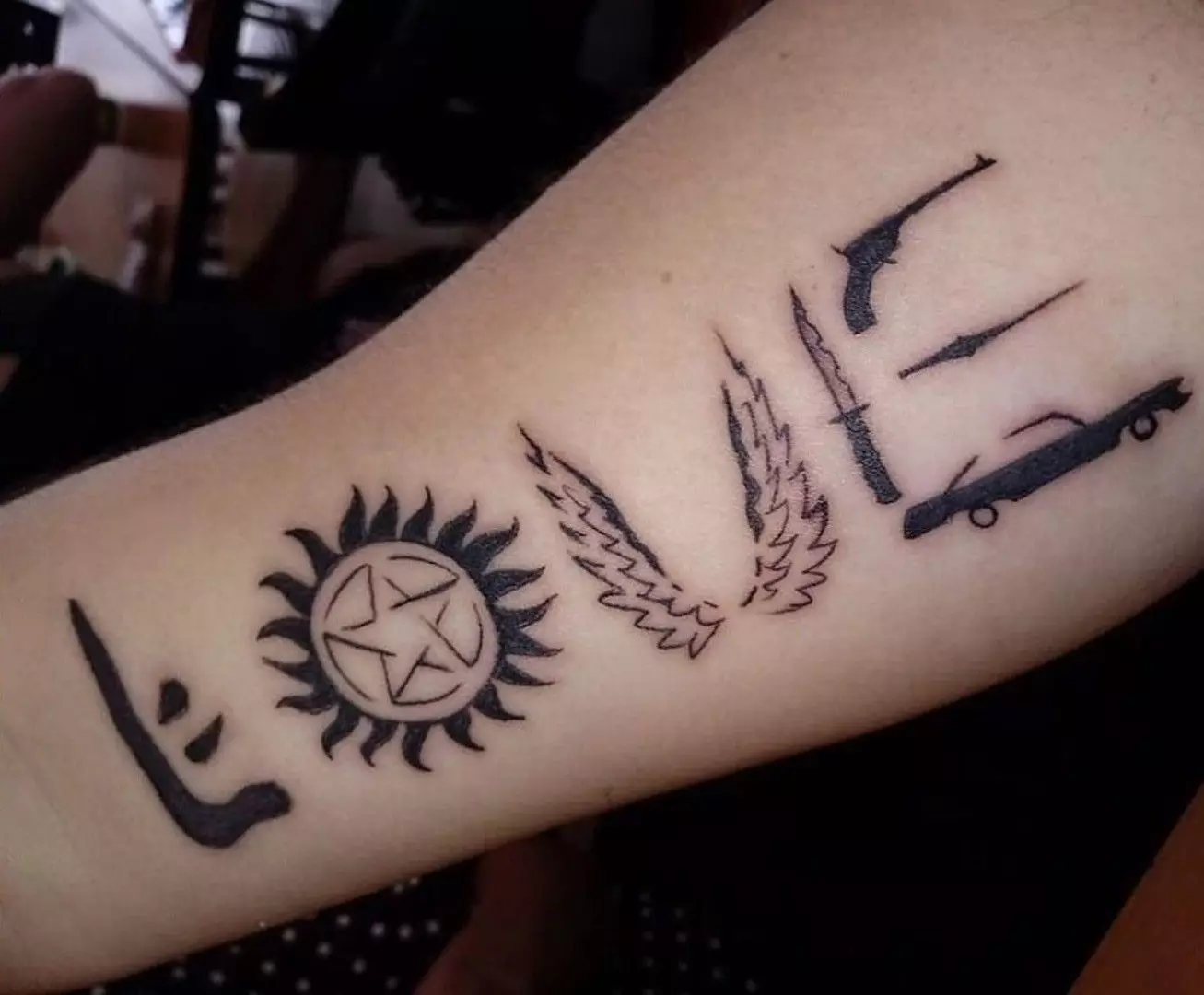 纹身“超自然”（39张）：Dina Tattoo素描和Sam Winchester，它的意思。其他符号符合该系列的风格 13758_3