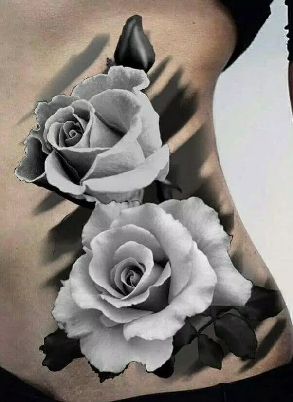 Tattoo Rose za djevojčice (51 slike): vrijednost, tetovažu na ruku i nogu, na zglob i bedra, skice. Tetovažu na četke, ramena i drugim dijelovima tijela 13761_20