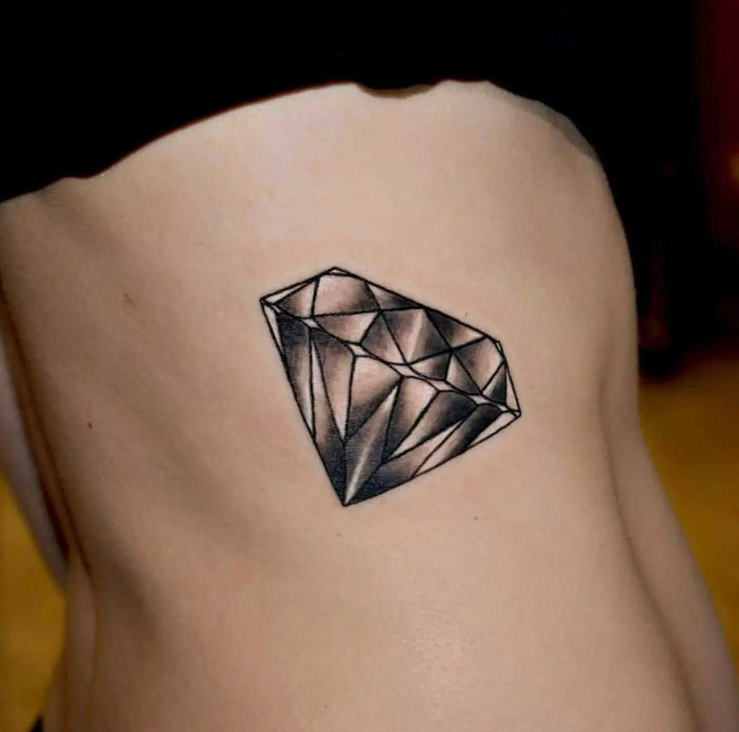Tatuaggio in cristallo: schizzi e valore del tatuaggio cristallino, i migliori piani per l'applicazione 13764_10