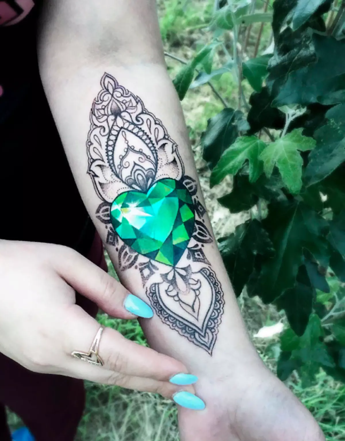 Crystal Tattoo: Skisser och kristallint tatuering värde, bästa planer för ansökan 13764_16