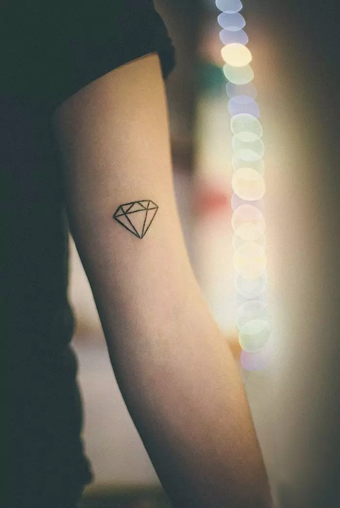 Crystal Tattoo: Skisser og krystallinsk tatoveringsverdi, beste planer for søknad 13764_9