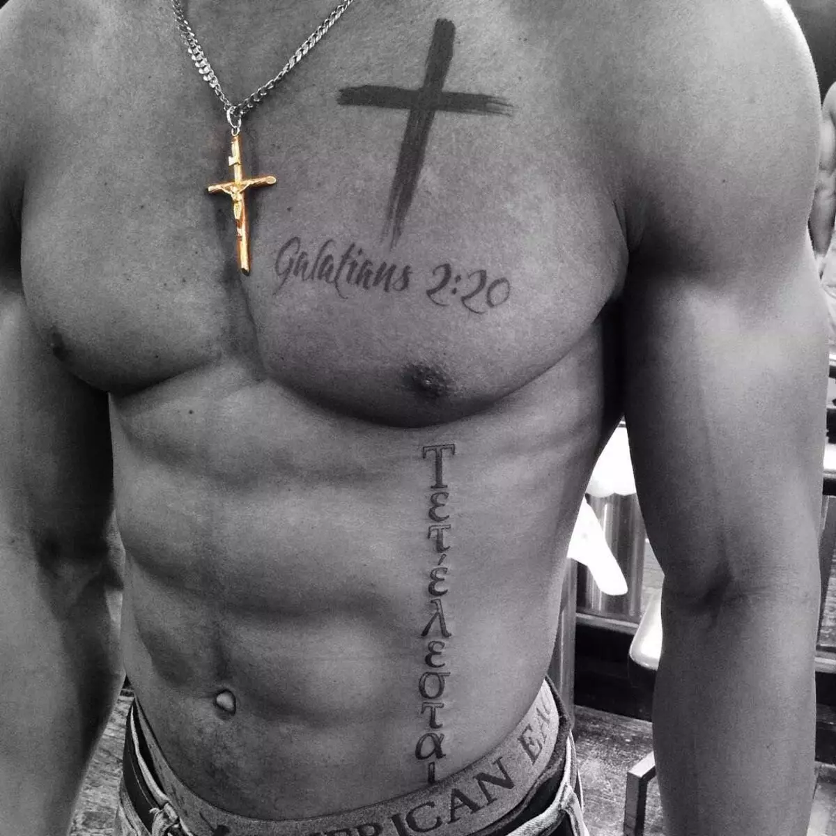 Татуировки крестов мужские. Тату крест на груди. Тату крест на груди у мужчин. Татуировка Арес на груди. Тату крест на груди мужские.