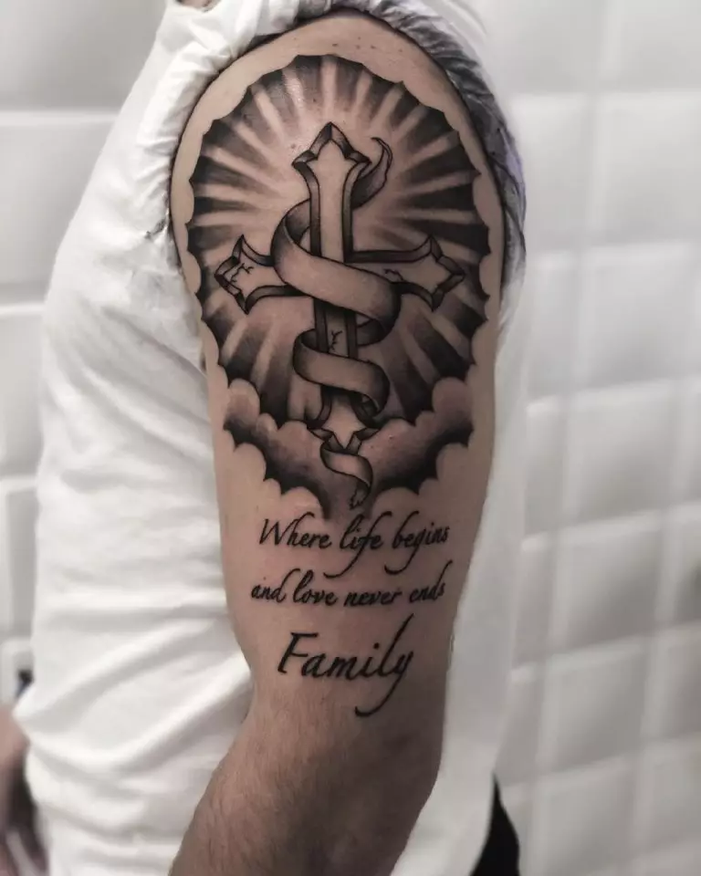 Tattoo ortodoxo: tatuaxes relixiosas con oracións, 