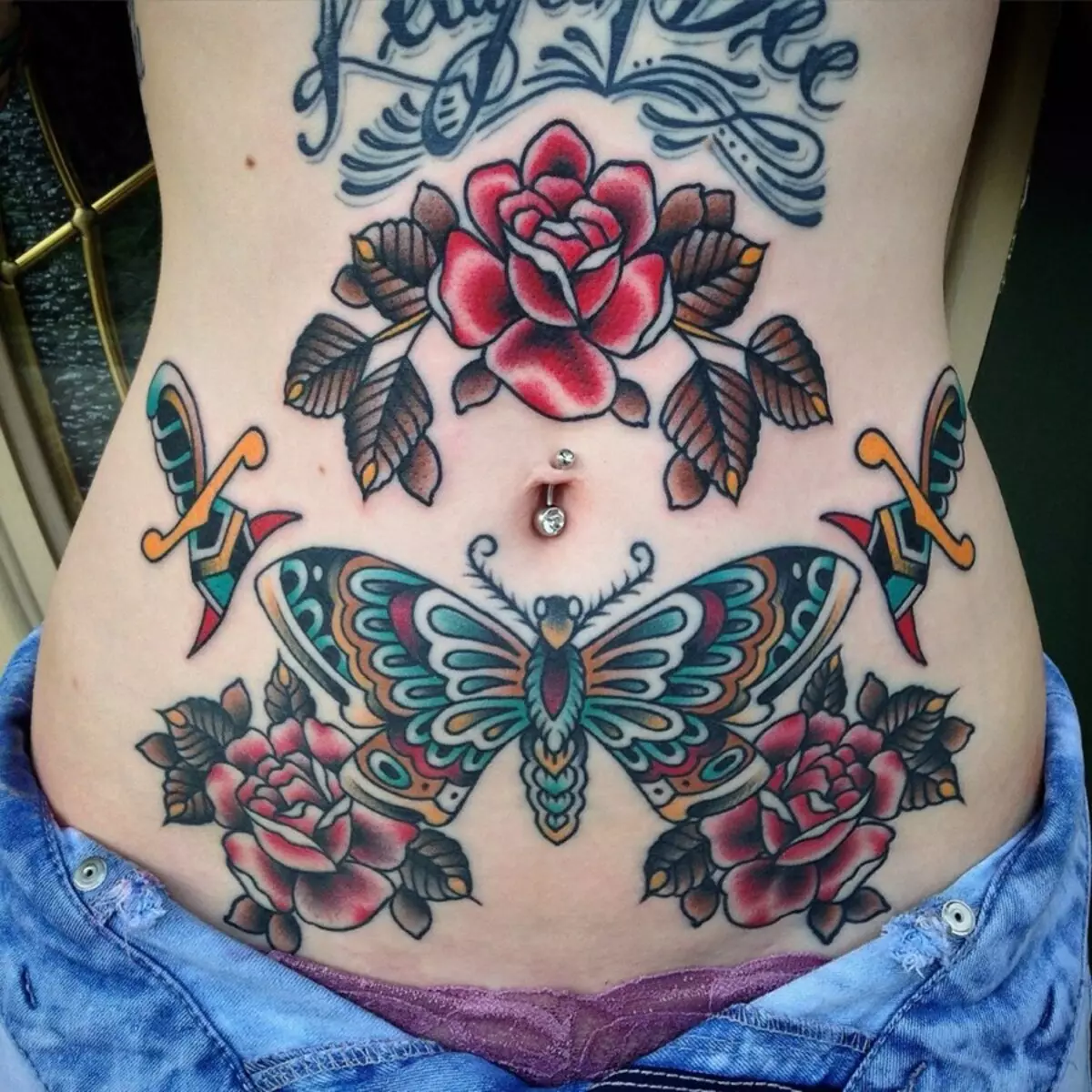 Tetoválás a gyomorra, a lányok (61 fotó): vázlatok. Tetoválás alján a has és a köldök körül a szülés után, szép kis tetoválás és a nagy 13772_2