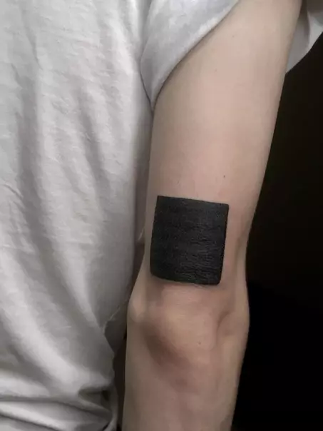 Тату «Квадрат»: значення татуювання у вигляді чорного і іншого квадрата. Красиві квадратні татуювання, місця нанесення 13774_11