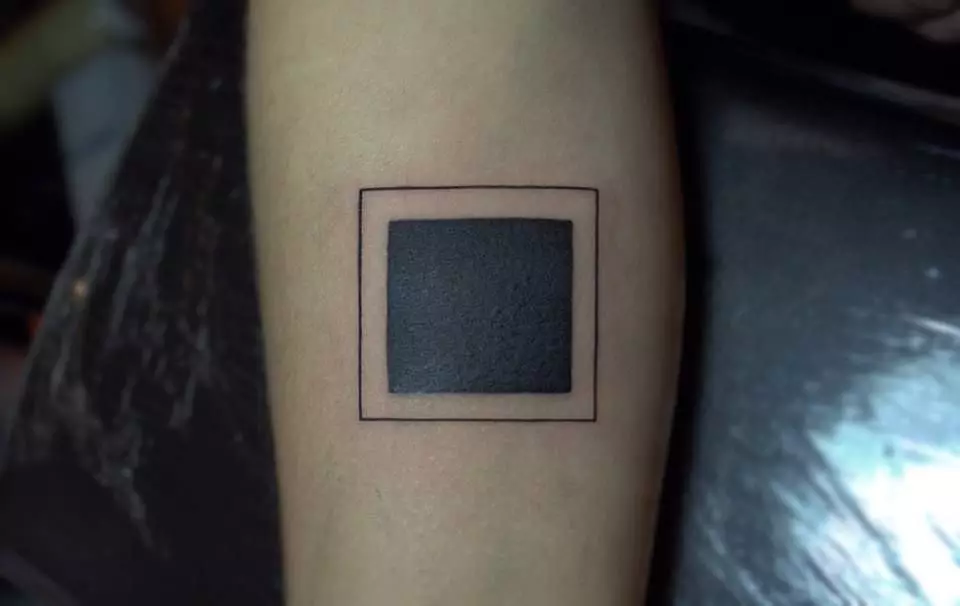 Тату «Квадрат»: значення татуювання у вигляді чорного і іншого квадрата. Красиві квадратні татуювання, місця нанесення 13774_5