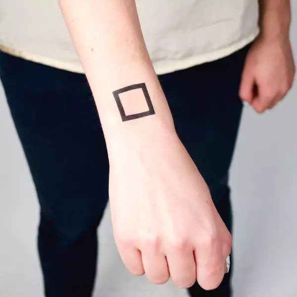 Тату «Квадрат»: значення татуювання у вигляді чорного і іншого квадрата. Красиві квадратні татуювання, місця нанесення 13774_8