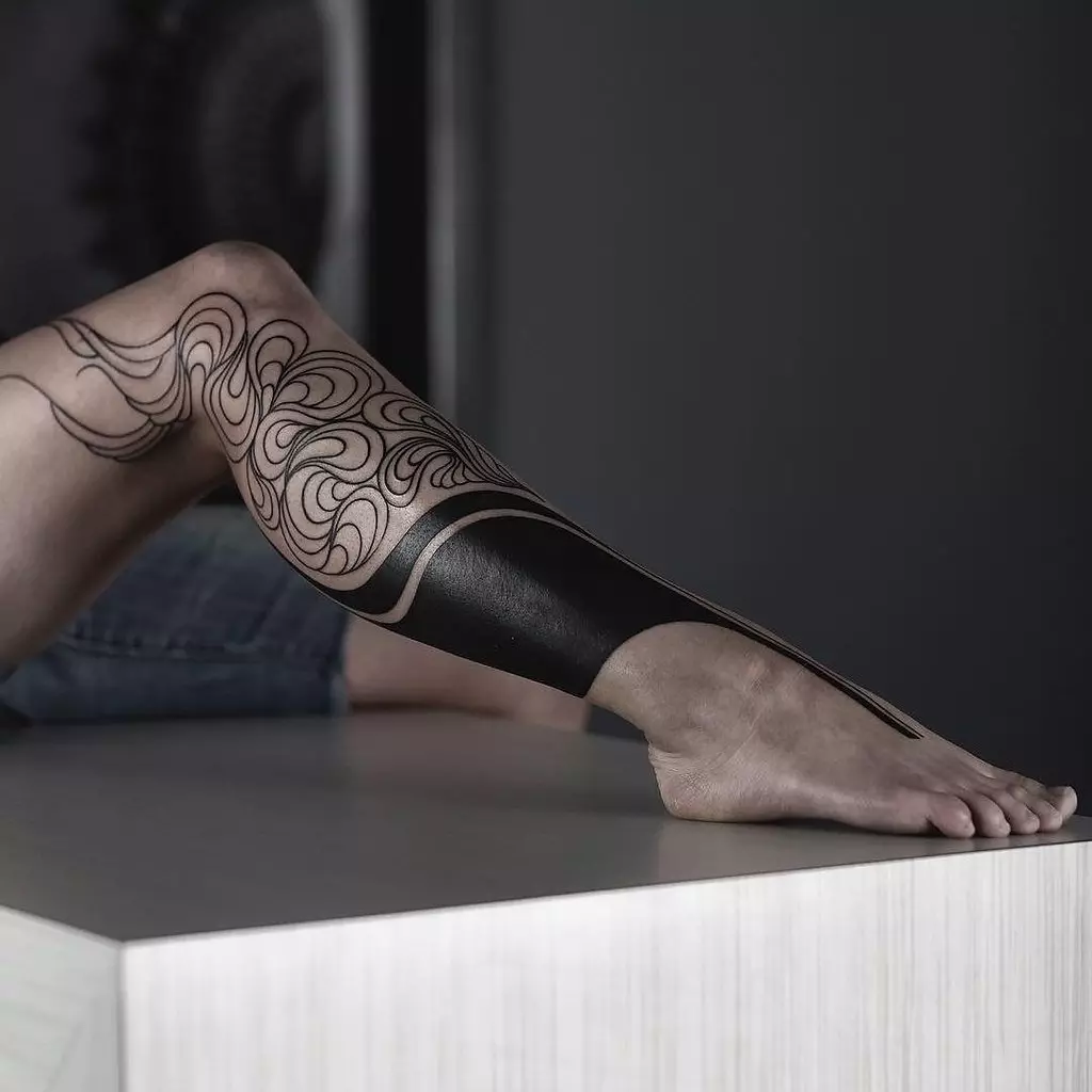 Piękny tatuaż dla dziewczyn (80 zdjęć): szkice najbardziej eleganckich kobiecych tatuaży na wszystkich częściach ciała i innych stylowych przykładów tatuażu z rysunkami i napisami 13775_24