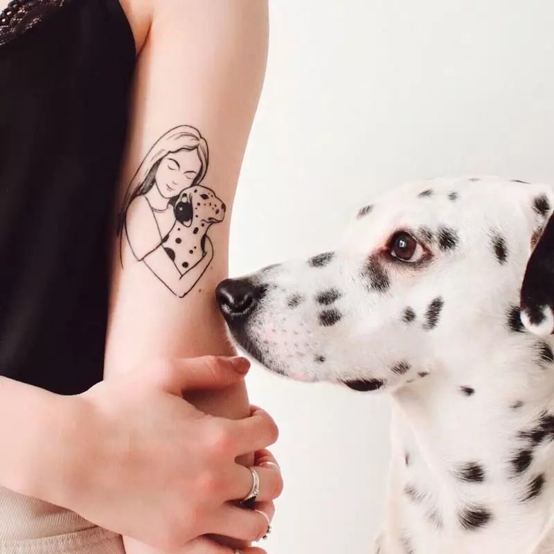 Tatuazh i bukur për vajzat (80 foto): Skica e tatuazheve më elegante femërore në të gjitha pjesët e trupit dhe shembuj të tjerë elegant të tatuazheve me vizatime dhe mbishkrime 13775_46