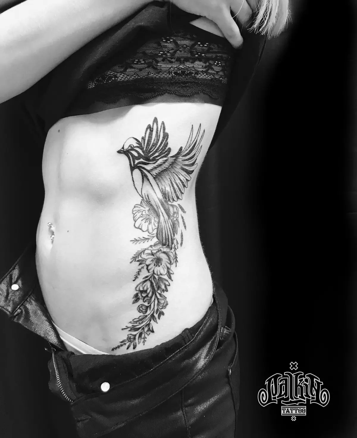 Tatuaj frumos pentru fete (80 de fotografii): schițe ale celor mai elegante tatuaje feminine din toate părțile corpului și alte exemple elegante de tatuaj cu desene și inscripții 13775_69