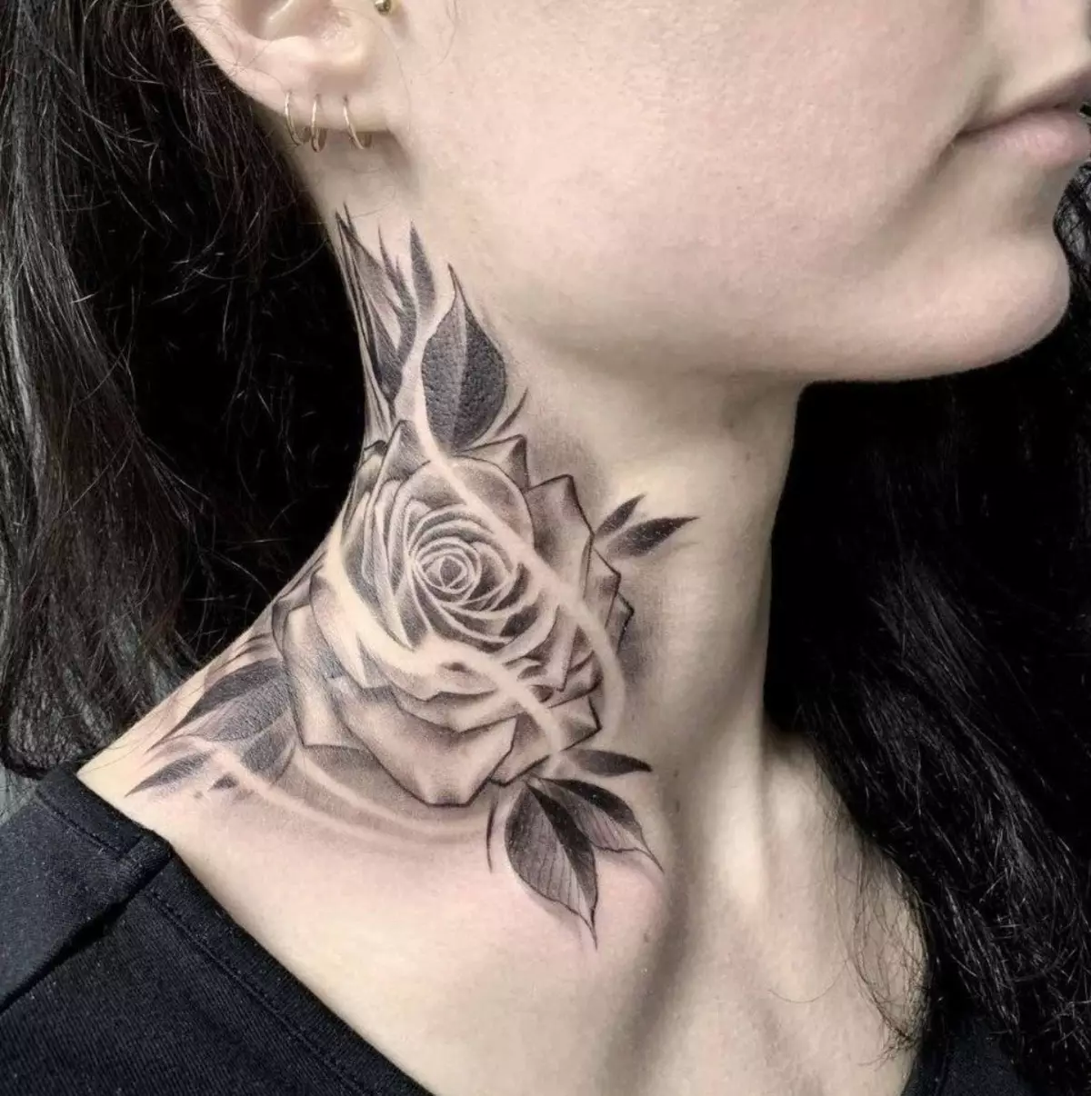 Piękny tatuaż dla dziewczyn (80 zdjęć): szkice najbardziej eleganckich kobiecych tatuaży na wszystkich częściach ciała i innych stylowych przykładów tatuażu z rysunkami i napisami 13775_77