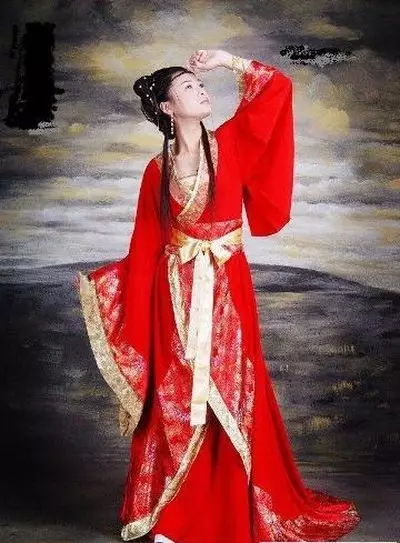 החליפה הלאומית הסינית (73 תמונות): תלבושת נקבה מסורתית של עמי סין, חליפה לילדה 1377_11