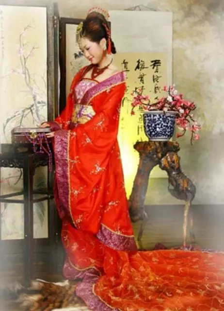 החליפה הלאומית הסינית (73 תמונות): תלבושת נקבה מסורתית של עמי סין, חליפה לילדה 1377_13