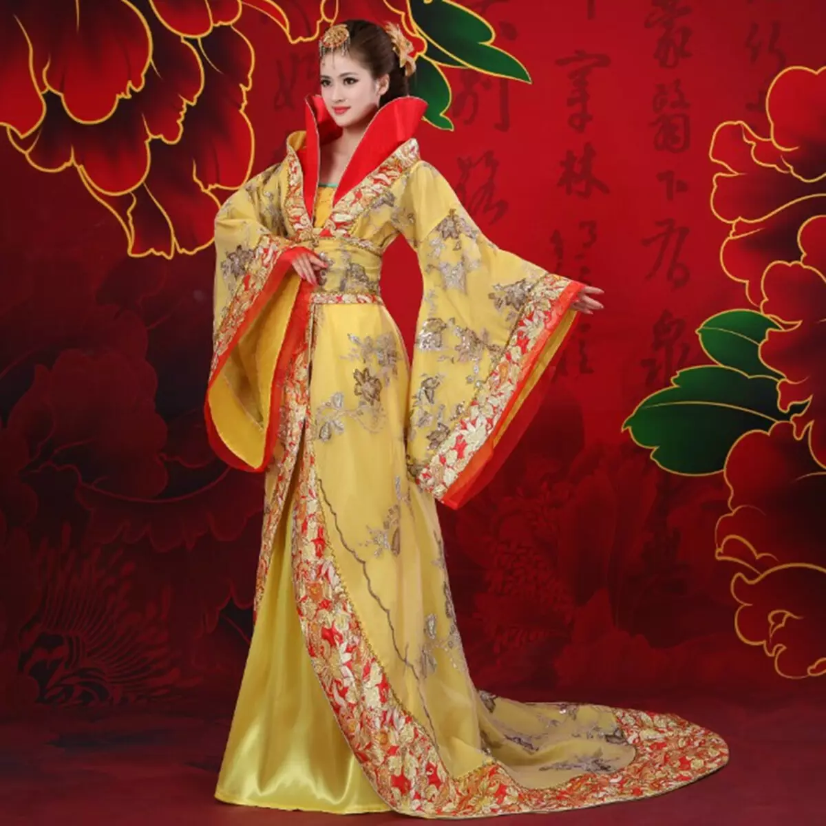 החליפה הלאומית הסינית (73 תמונות): תלבושת נקבה מסורתית של עמי סין, חליפה לילדה 1377_31