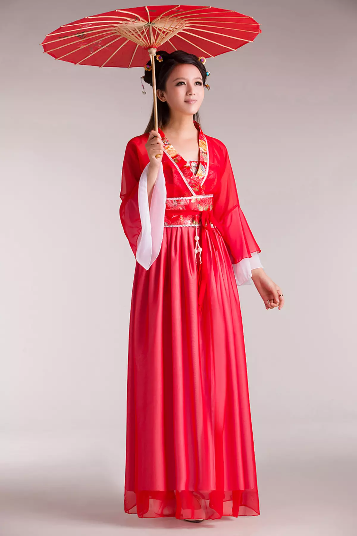 החליפה הלאומית הסינית (73 תמונות): תלבושת נקבה מסורתית של עמי סין, חליפה לילדה 1377_7