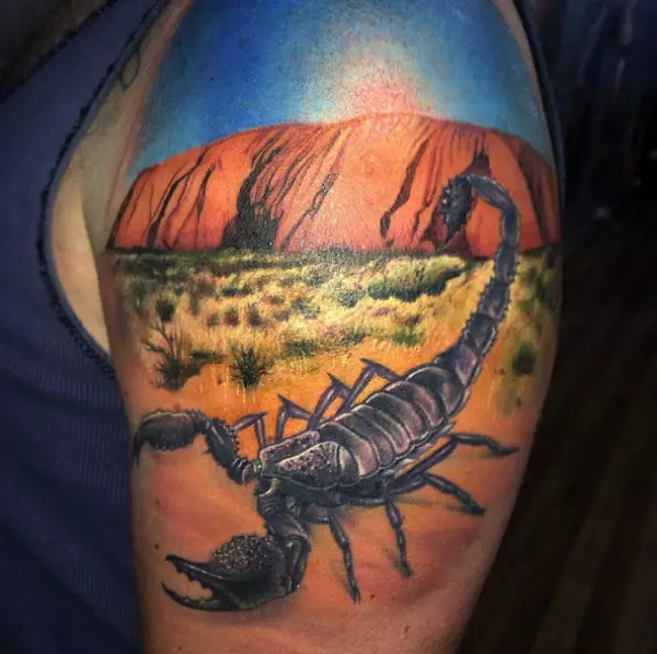 Tattoo cu scorpioni (69 fotografii): valoare și schițe. Tatuaje pe mână și pe umăr, pe gât și pe piept, desene pe lopată, pe picior și pe alte părți ale corpului 13780_42