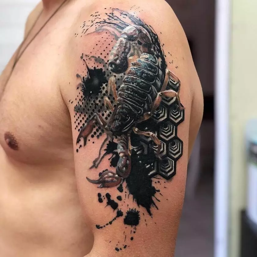 Tetovējums ar skorpioniem (69 fotogrāfijas): vērtība un skices. Tetovējumi uz rokas un uz pleca, uz kakla un uz krūtīm, zīmējumi uz lāpstas, uz kājas un uz citām ķermeņa daļām 13780_68
