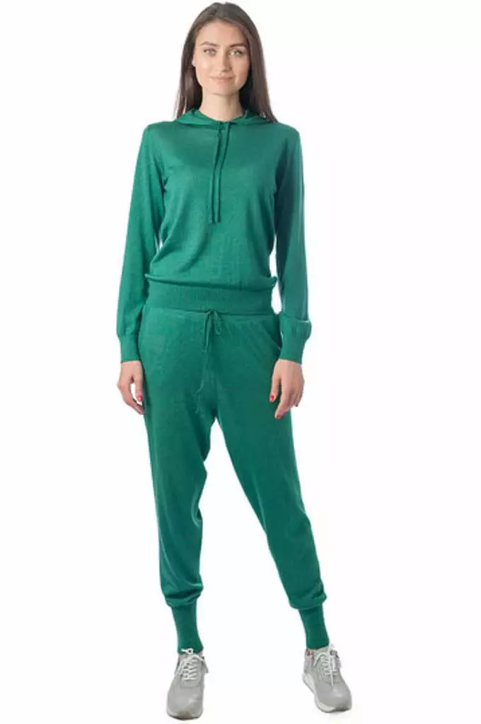 Naiste Sport Cashmere kostüüm (43 fotot): osutatud mudelid, valiku näpunäited 1378_17