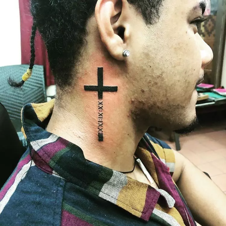 紋身“十字架”（81張照片）：手上和頸部的紋身和胸部的素描和值，在後面和胸部，在肩部和手腕上。紋身以亞美尼亞和其他十字架的形式 13796_67