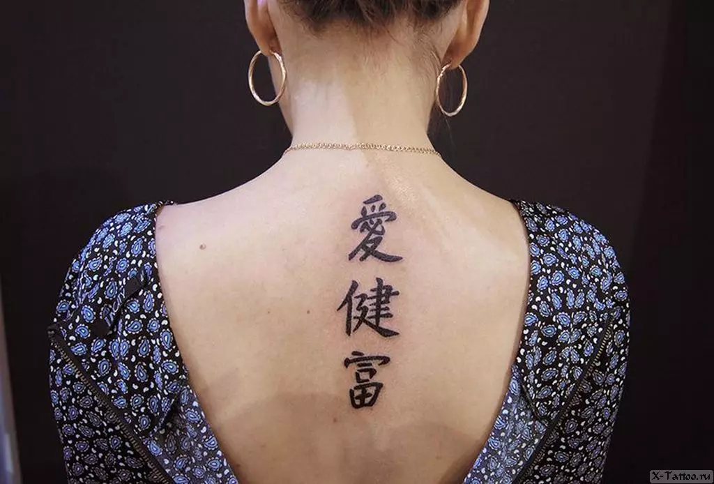 Kaligrafi tatoo: kroki Tattoo ak polis kaligrafi nan men ou, janm ak lòt pati nan kò a 13800_13