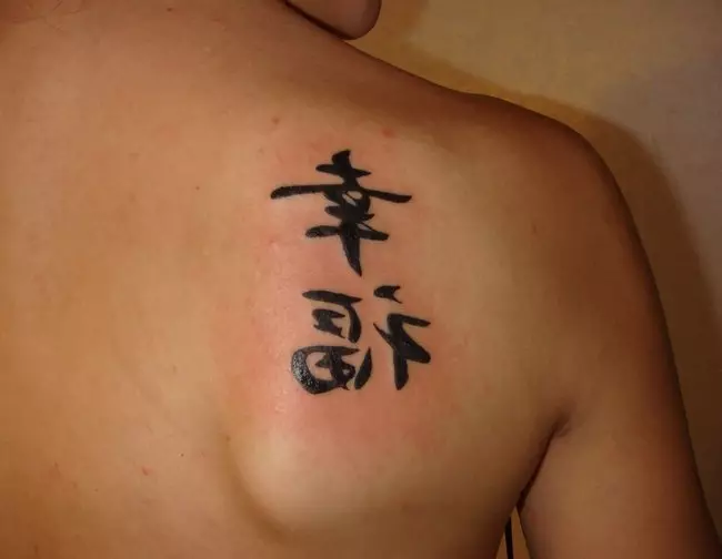 Kaligrafi tatoo: kroki Tattoo ak polis kaligrafi nan men ou, janm ak lòt pati nan kò a 13800_14