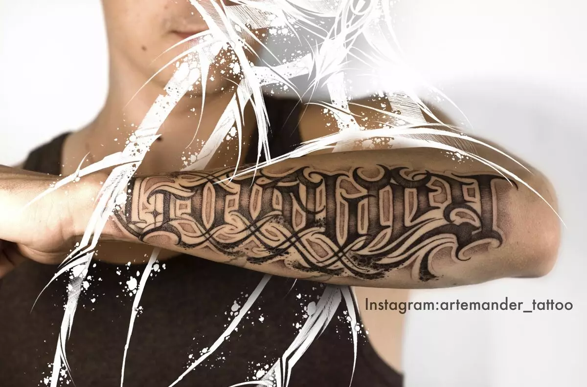 Calligrafy Tattoo: skizoj tatuaja kun kaligrafiaj tiparoj sur mano, kruro kaj aliaj partoj de la korpo 13800_17